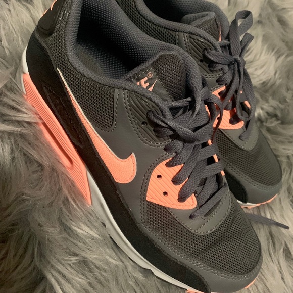 grey and peach nike shoes